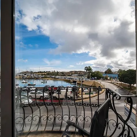 Silver Harbour - 2 Bedrooms, 2 Bathrooms *