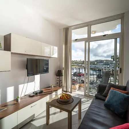 Silver Harbour - 2 Bedrooms, 2 Bathrooms *