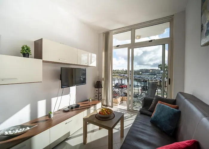 Silver Harbour - 2 Bedrooms, 2 Bathrooms *