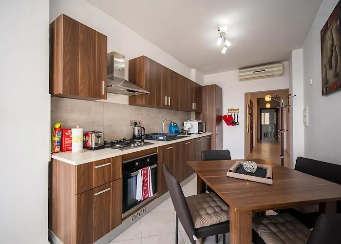 Silver Harbour - 2 Bedrooms, 2 Bathrooms *